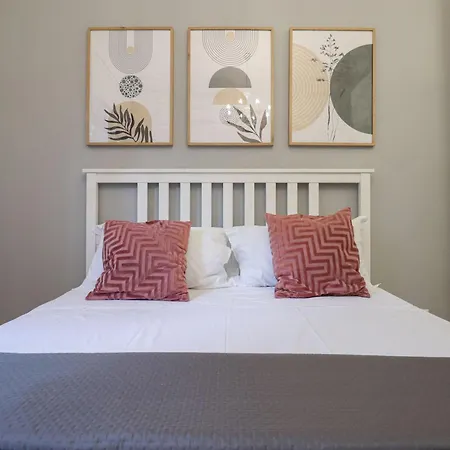 Casilina 403 Spacious 3bdr And 3 Bath *