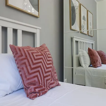 Casilina 403 Spacious 3bdr And 3 Bath Apartament *